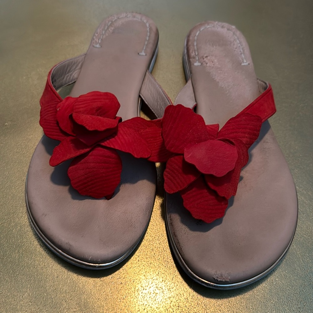 Johnston & Murphy Women’s size 9M red orange leather slides good used condition